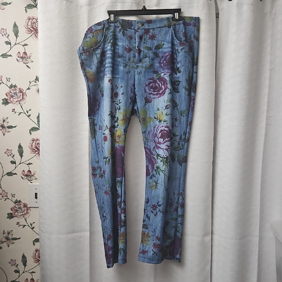 Floral Patterned Pants - Picture 1 of 6
